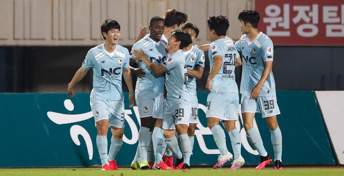 Atacante brasileiro brilha na Coreia do Sul com gols e assistência: ‘Muito feliz’