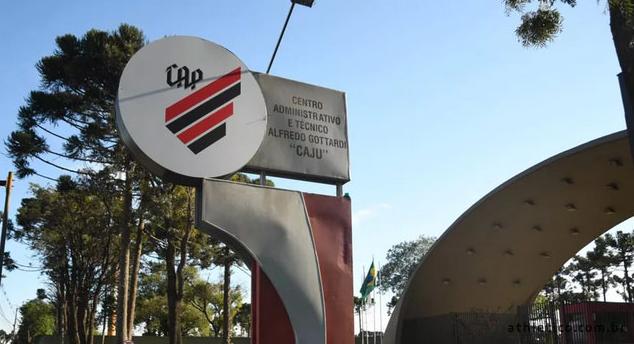 Clube do Brasileirão tem oito casos de Covid-19, sendo cinco jogadores