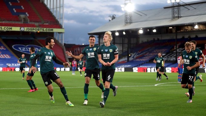 INGLÊS: Burnley vence Crystal Palace e segue sonhando com Liga Europa