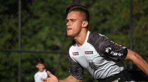 Aumento salarial de 140% e três anos de contrato: atacante recusa oferta da Ponte