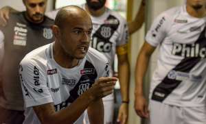 Furou a quarentena: Ponte Preta rebate Roger após ida a culto; veja nota