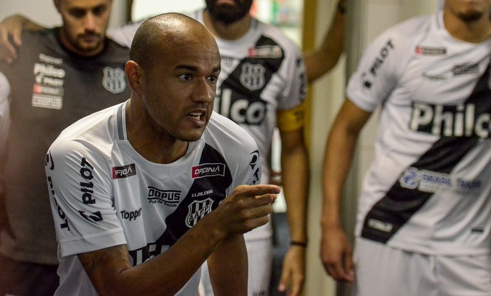 Furou a quarentena: Ponte Preta rebate Roger após ida a culto; veja nota