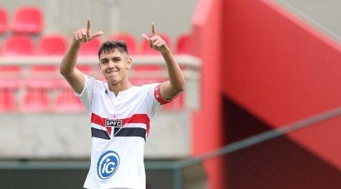 Na mira do Barcelona, zagueiro pede rescisão com o São Paulo