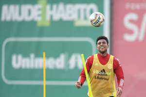 Corinthians segue rumor e anuncia venda de atacante do Inter para a Coreia do Sul