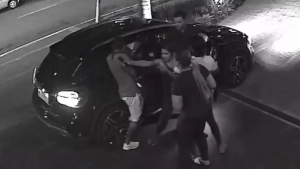 Já nas mãos de Polícia, defesa de Dudu divulga novos vídeos de briga com ex. ASSISTA!