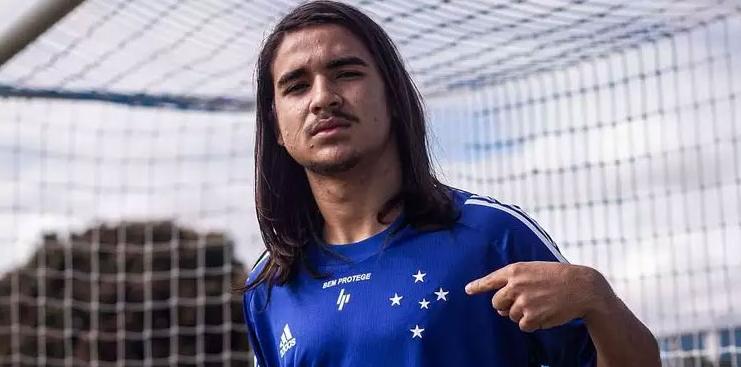 Clube da Série B promove Riquelmo ao time profissional e amplia aposta na base