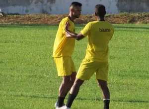 Santa Cruz negocia com atacante que estava em rival pernambucano