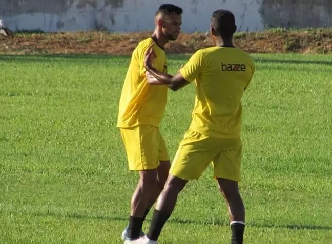 Santa Cruz negocia com atacante que estava em rival pernambucano