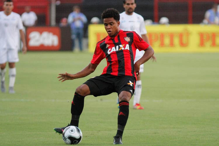 Fluminense tenta tirar ídolo de rival do Brasileirão