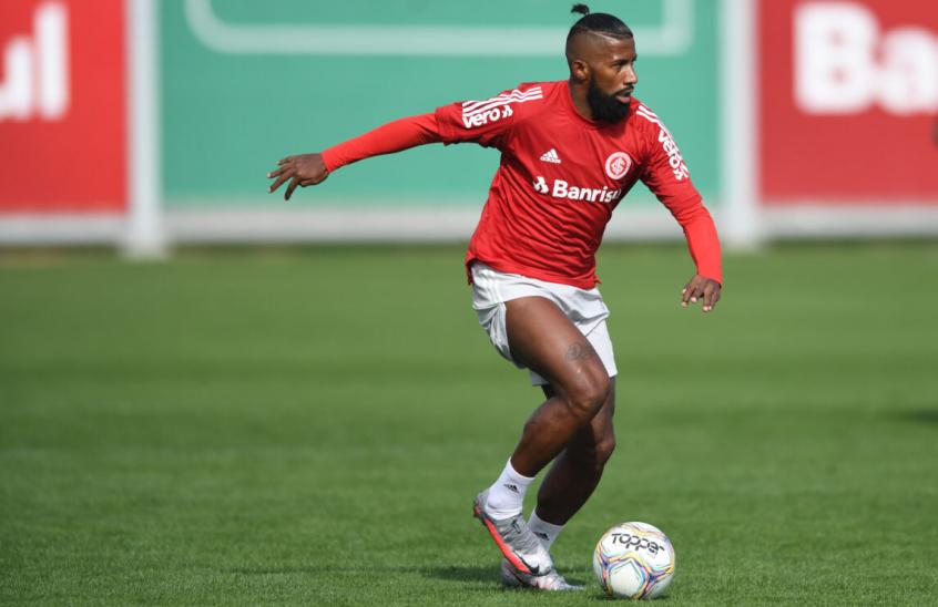 Clube do Brasileirão confirma quatro casos de Covid-19 e isola jogadores