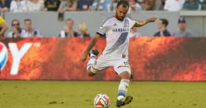 Ex-companheiro de Beckham, Gerrard e Ibra, brasileiro pendura as chuteiras