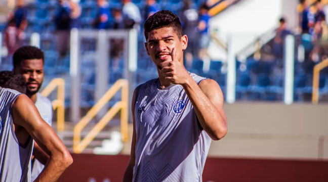 Time da Série B renova com zagueiro com passagem por equipes gaúchas