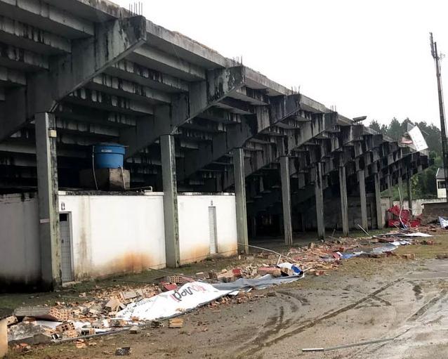 Adversário do Figueirense tem parte do seu estádio atingido pelo “ciclone bomba”