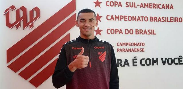 Athletico-PR renova com campeão da Sul-americana e Copa do Brasil até 2023