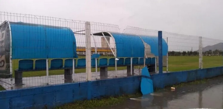 “Ciclone bomba” causa estragos em estádio e CT de time da Série B