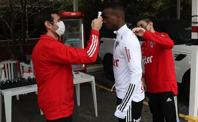 Times de SP retomam treinos com medição de temperatura e até túnel de desinfecção