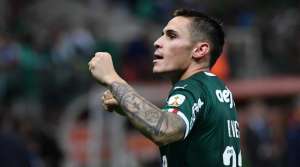 Após rival tentar Dudu, time do Emirados faz oferta por meia do Palmeiras