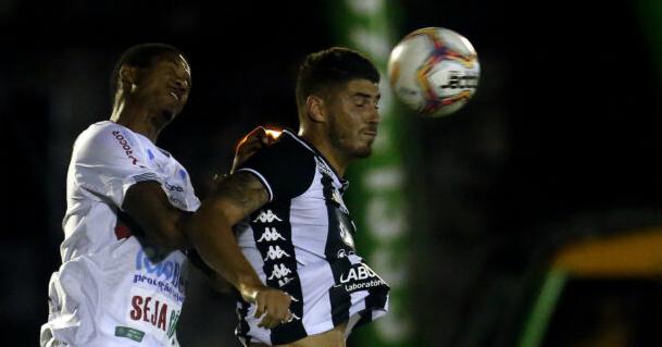 Poucas chances de gols no jogo. Foto: Vitor Silva.Botafogo