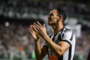 Santos se acerta com Ajax, deve quitar dívida na Fifa e artilheiro fica próximo