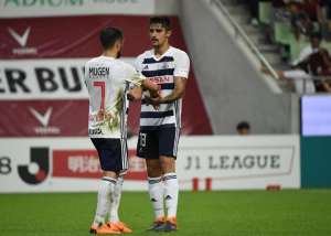 Fifa pune Palmeiras por transação irregular de zagueiro contestado