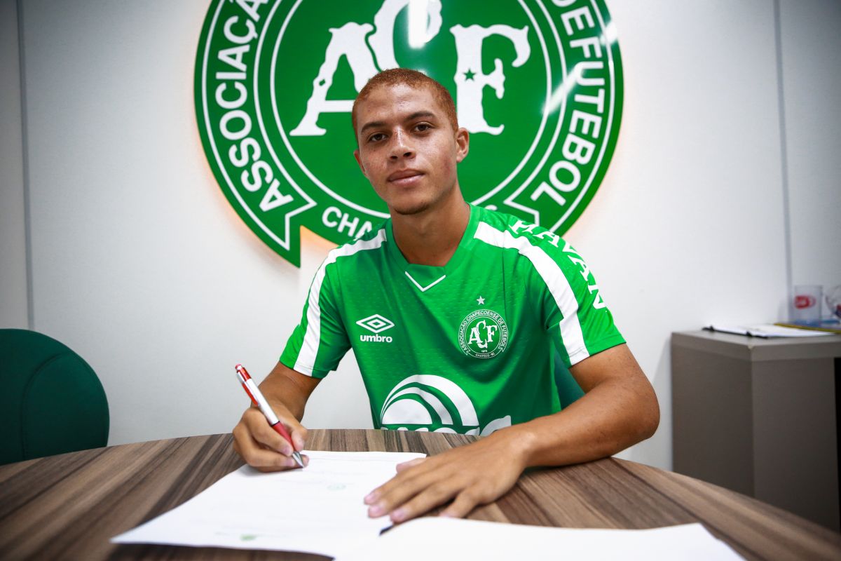 Foguinho sofre entorse no tornozelo e Chapecoense perde mais um atleta por lesão