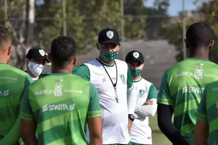 Apesar de satisfeito, técnico diz que América-MG deve reforçar o elenco