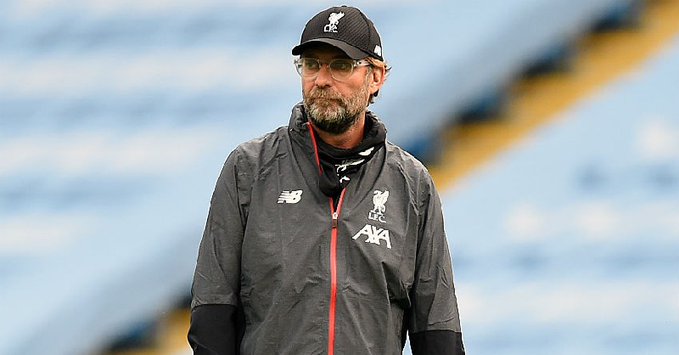 Inglês: Técnico do Liverpool defende elenco após goleada para o Manchester City