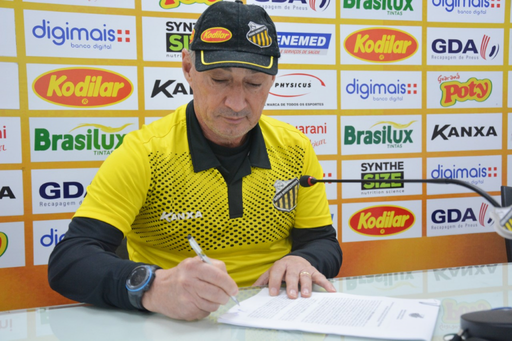 Roberto Fonseca renova com Novorizontino