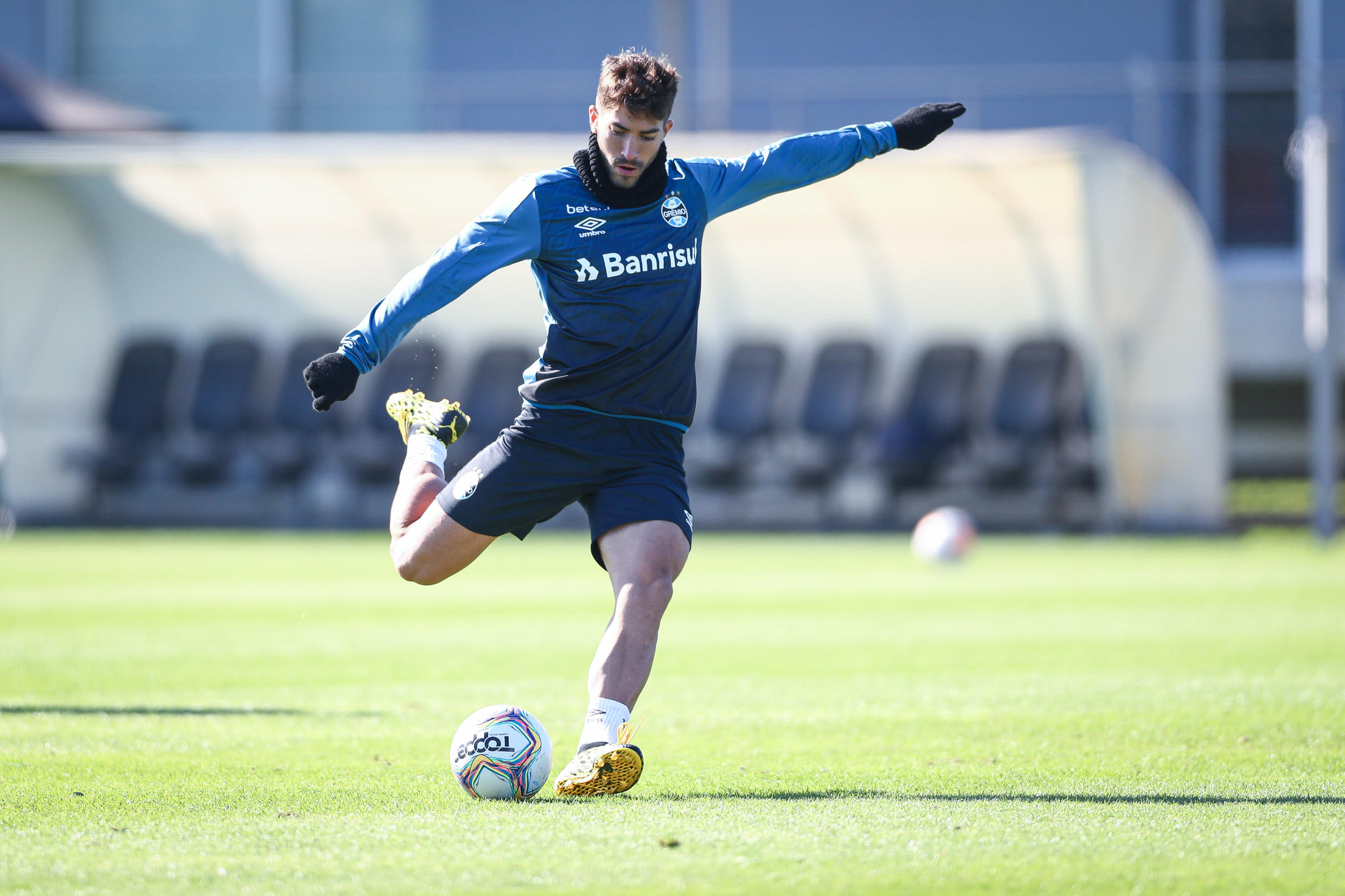 Elenco do Grêmio aprimora a pontaria durante o último treinamento da semana