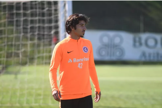 Fim da novela! Inter recua e aceita proposta para vender lateral para Emirados Árabes