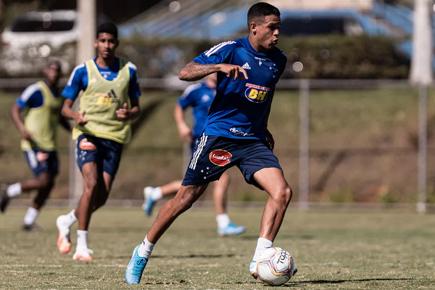 Athletico-PR faz proposta por zagueiro que pertence a Cruzeiro e Sport