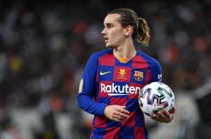 Barcelona oferece Griezmann à Juventus por atacante brasileiro e volante francês