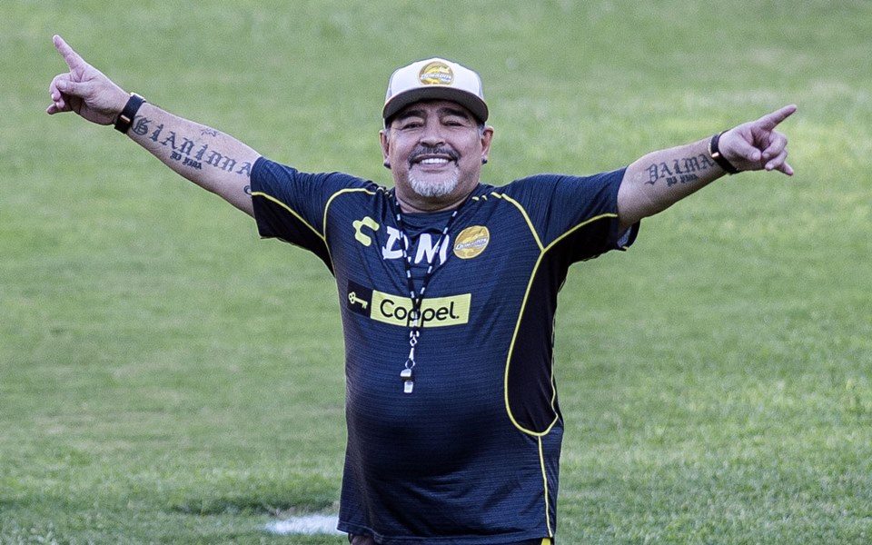 Médico garante Maradona cinco quilos mais magro e livre da cocaína