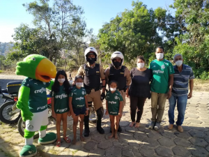 Palmeiras faz doação para torcedora que ligou para a polícia pedindo cesta básica