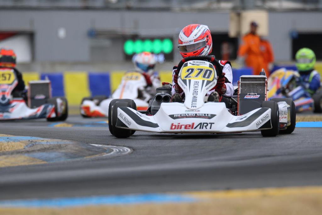 Garotas brasileiras avançam em seletiva para virar piloto na Academia Ferrari