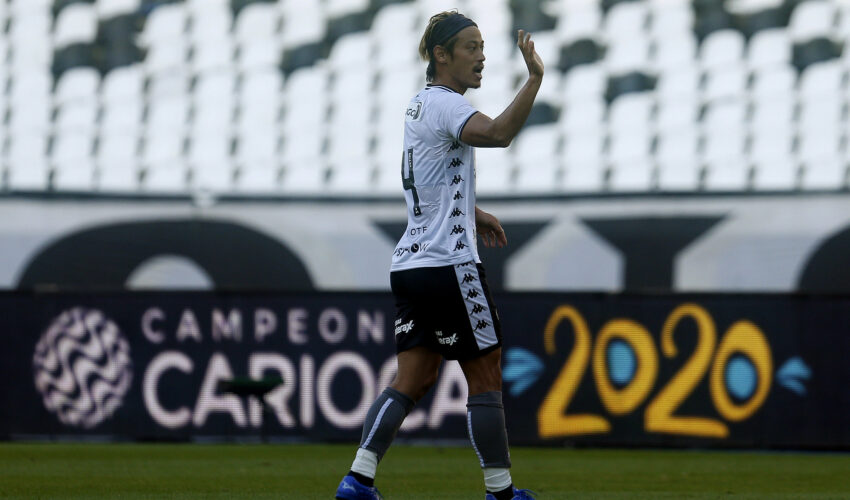 Ficou perdido! Meia japonês não entende eliminação do Botafogo no Carioca após empate