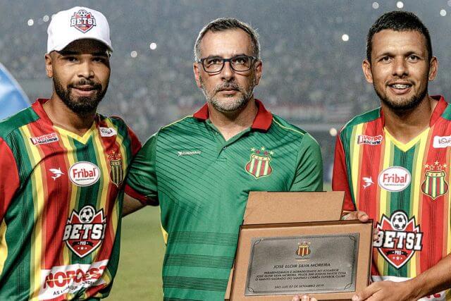 Maranhense: Sampaio Corrêa anuncia permanências de zagueiro e meia