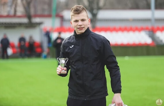 Goleiro é atingido por raio e fica em coma. Veja o vídeo!