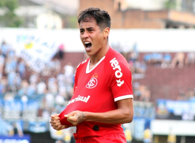 Depois de sair do Inter, xará de lutador de UFC acerta com time português