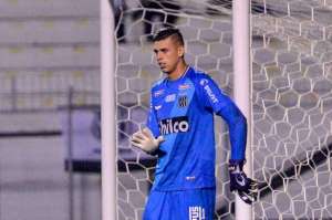 Especulado no Barcelona, goleiro diz: 