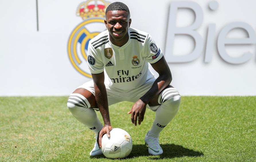 Com suspeita de Covid-19, brasileiro fica fora de treino do Real e refaz teste