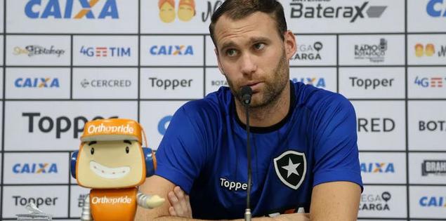 Jogador dispensado vai à Justiça e cobra Botafogo por cinco meses de salários atrasados