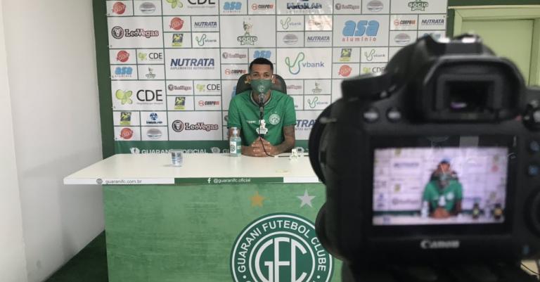 Apresentado, ex-Athletico fala em conquistar seu espaço no Guarani