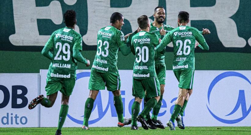 Time da Série B confirma novos casos de Covid-19 em atletas e comissão técnica