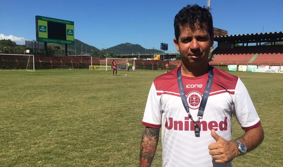 Mesmo nas quartas de final e brigando pelo título, time capixaba dispensa técnico