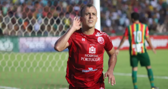 Cria do Fluminense, atacante renova com grande de Pernambuco até 2021