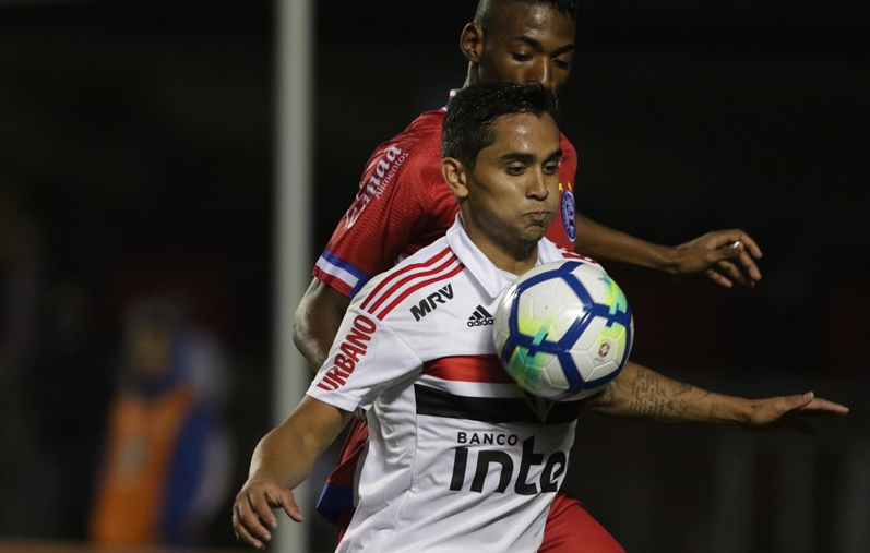 Atlético-GO contrata volante do Vasco e oficializa meia do São Paulo