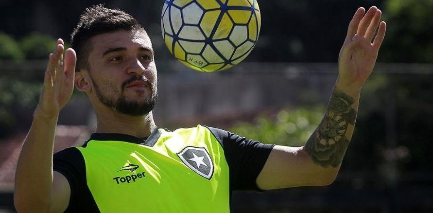 Botafogo-RJ acerta com mais três reforços, além de Kalou