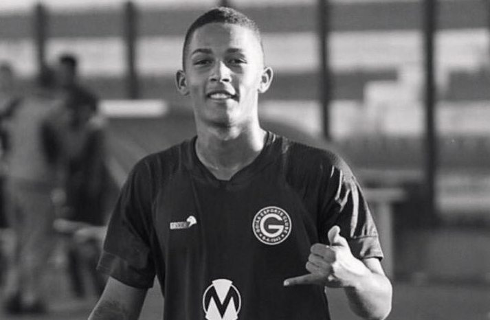 Luto! Meio-campista da base do Goiás morre em acidente de moto