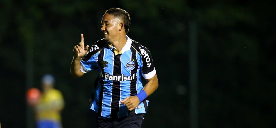 Grêmio fica perto de vender meia-atacante com multa de R$ 483,7 milhões